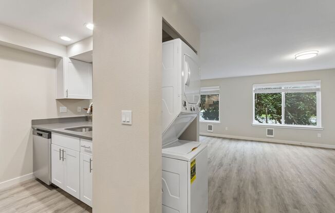 1 bed, 1 bath, 653 sqft, $1,560, Unit E205