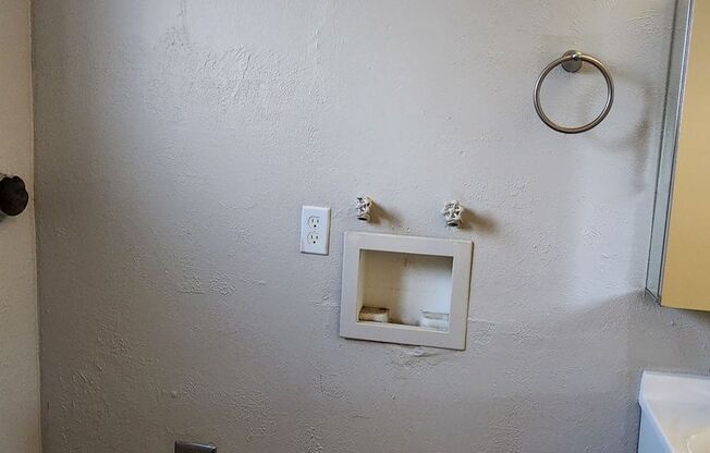 2 beds, 1 bath, 800 sqft, $1,295, Unit #40