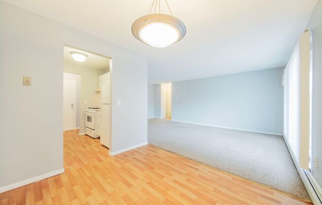 1 bed, 1 bath, 700 sqft, $1,160, Unit 143