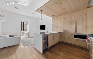 211 E 13 ST