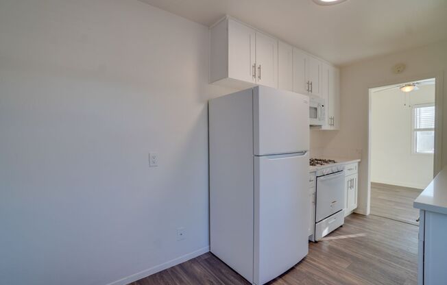 2 beds, 1 bath, $2,050, Unit A