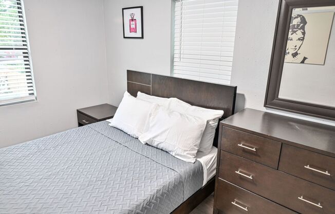 4 beds, 2 baths, 1,200 sqft, $3,200, Unit 205 W Frances, Unit 3