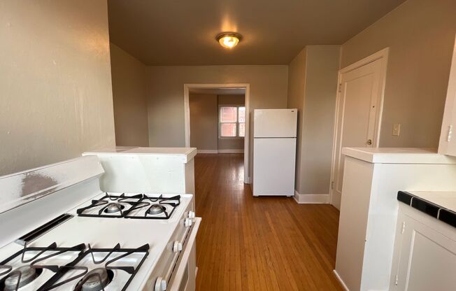 1 bed, 1 bath, $1,595, Unit 16