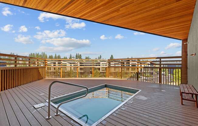 RangeApartments_Bend_OR_HotTub