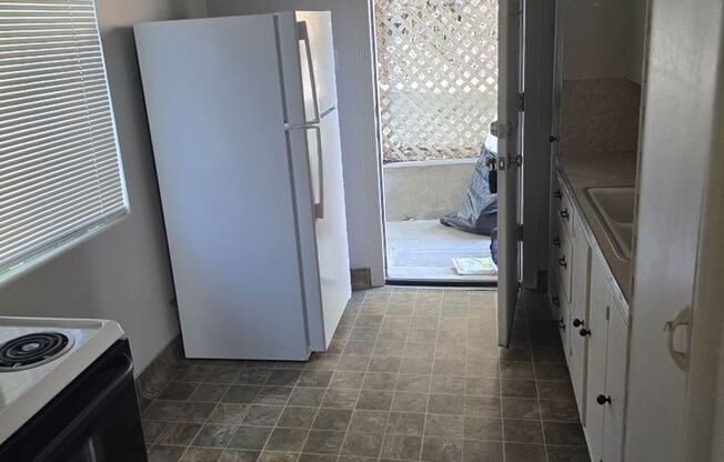 1 bed, 1 bath, $1,100, Unit 4