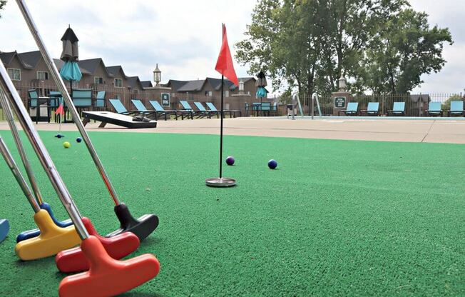 apartments in Grand Blanc with minigolf