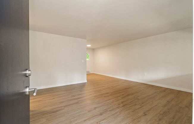 2 beds, 1 bath, 875 sqft, $2,595, Unit 17