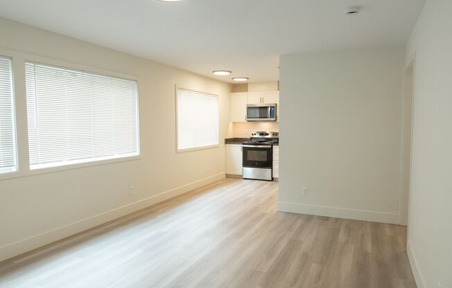 2 beds, 1 bath, 870 sqft, $2,100, Unit 57-7