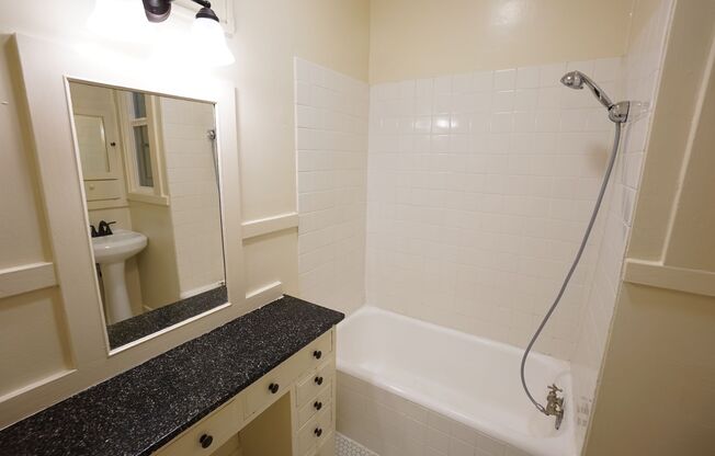 Studio, 1 bath, $1,300