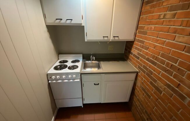 1 bed, 1 bath, 458 sqft, $800, Unit Apt. 8