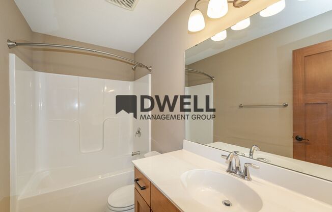 4 beds, 3 baths, $2,200, Unit # NORTHWEST