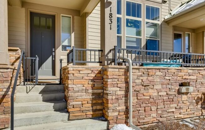 Spacious 2BDR Modern Townhome in Louisville