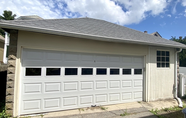 8 KAHLER AVE