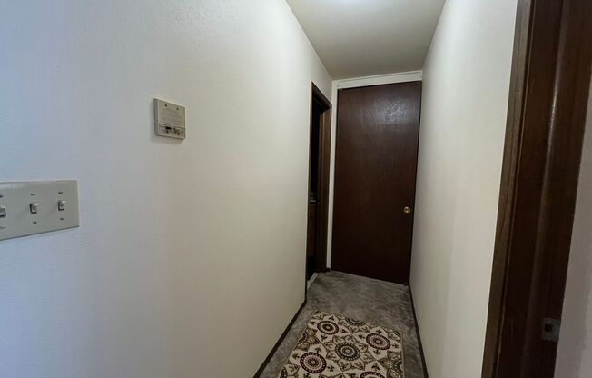 1 bed, 1 bath, $950, Unit 28