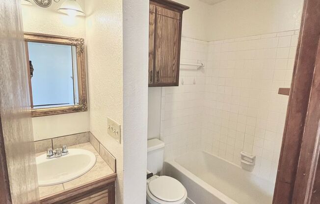 2 beds, 1 bath, 850 sqft, $850, Unit 7B