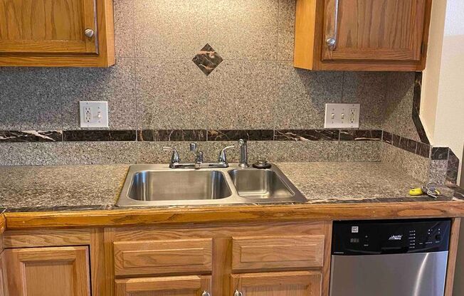 Studio, 1 bath, 300 sqft, $1,095, Unit 108