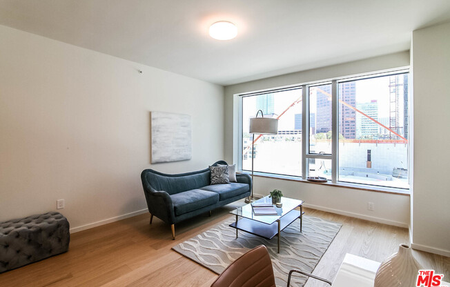 1 bed, 1.8 baths, $3,800, Unit 911