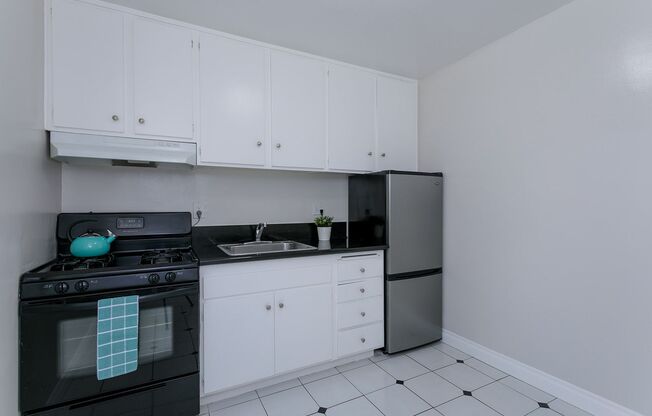 Studio, 1 bath, 444 sqft, $1,495, Unit 04