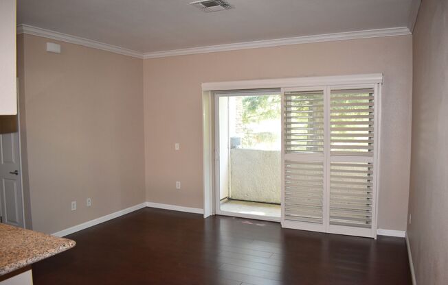 Privacy and lush LandscapeUpgraded condo in Roseville