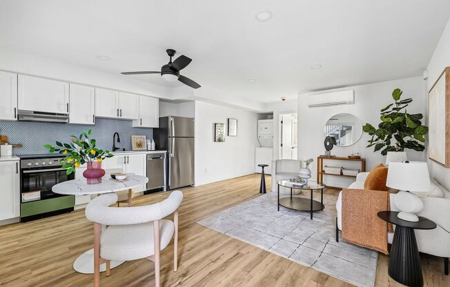 The Crest |NEWLY Renovated Studios, Lofts, 1, 2 & 3 Bedroom Homes Near the Beach