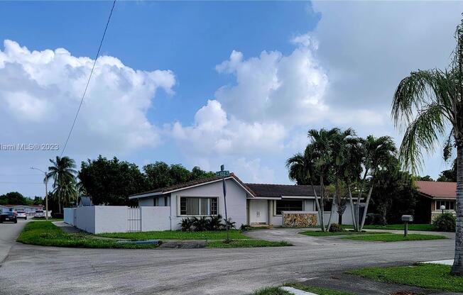 5205 SW 102 PL
