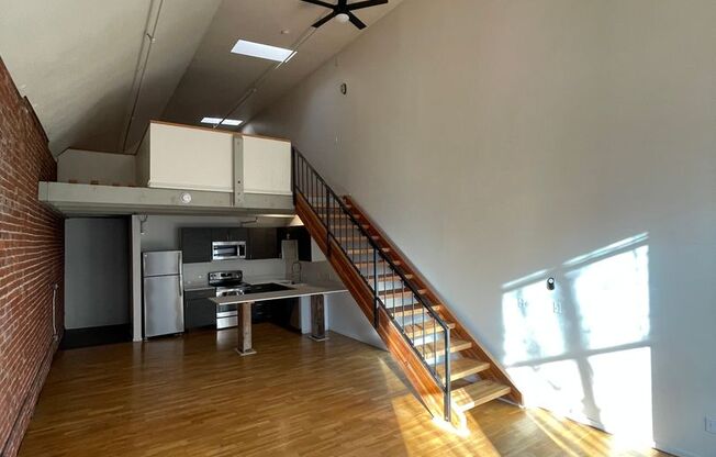Everett Station Lofts