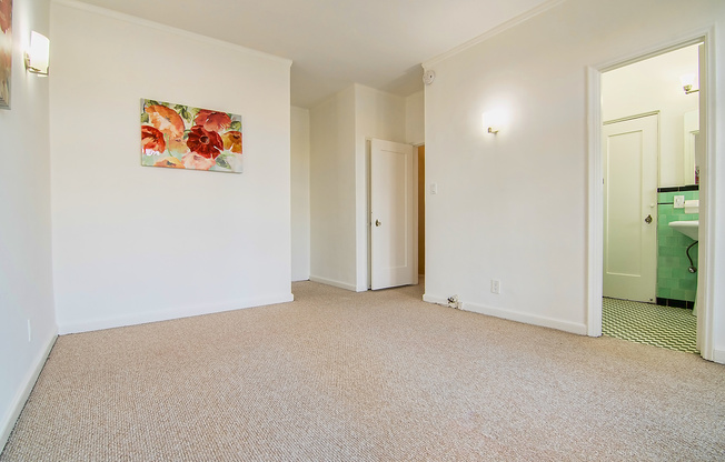 2 beds, 1 bath, $2,895