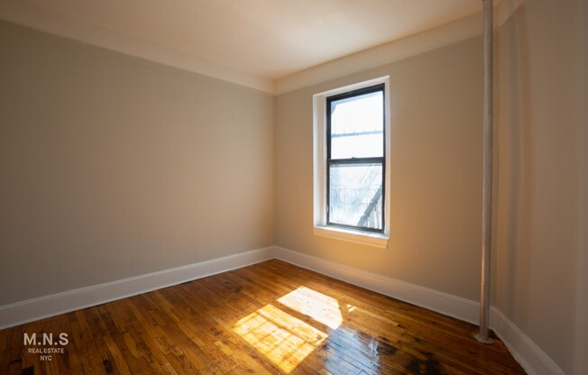 2 beds, 1 bath, $2,050, Unit 4-D