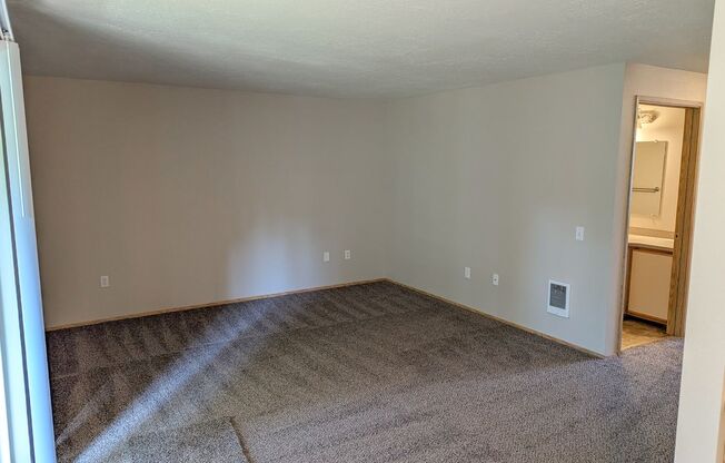 2 beds, 2 baths, 950 sqft, $1,350, Unit 34