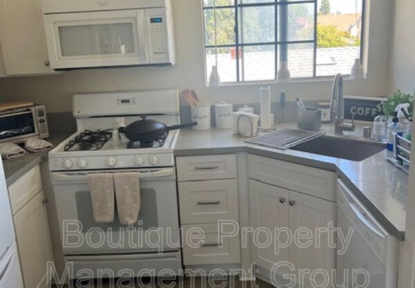 1861 W FALMOUTH