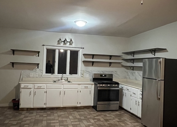 3 beds, 1 bath, 1,200 sqft, $2,000, Unit 2