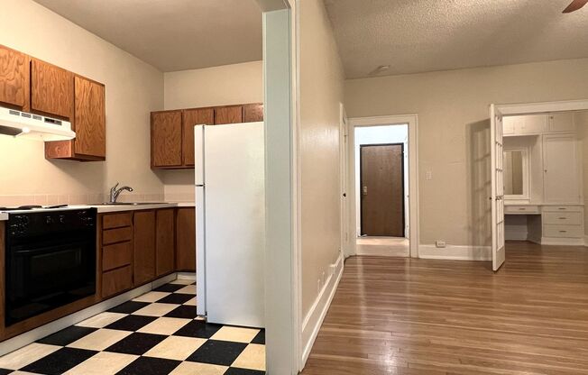 Studio, 1 bath, 525 sqft, $1,250, Unit 114