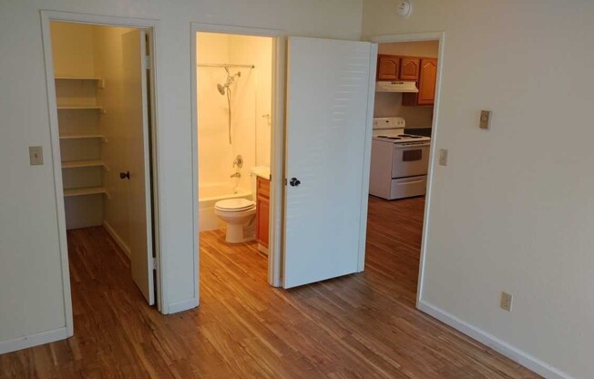 1 bed, 1 bath, $1,895, Unit 3350 17