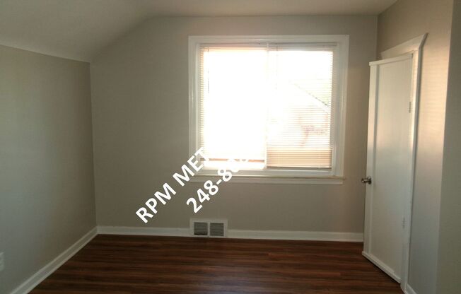 3 beds, 2.5 baths, $1,350, Unit (OM)