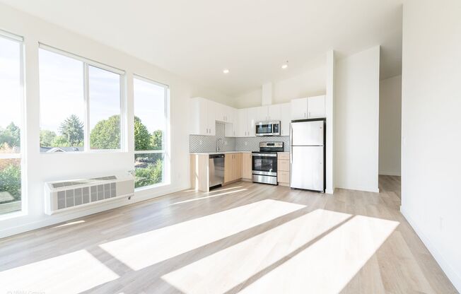 8770 N Willamette