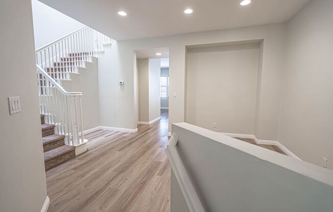 Bridgeport 3 Bedroom Townhome in Valencia!