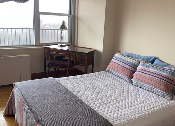 1 bed, 1 bath, 590 sqft, $3,500, Unit 17J