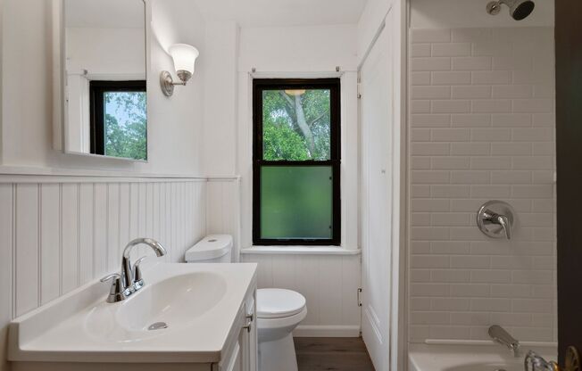 3 bed 1 bathroom - central air, outdoor space, laundry