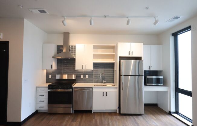 1 bed, 1 bath, 624 sqft, $1,400, Unit 733 ADA