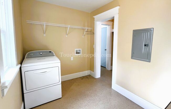 2 beds, 1 bath, $2,500