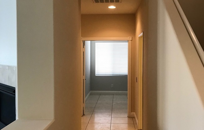 Nice House 5 beds 3.5 bath for lease in Eastvale