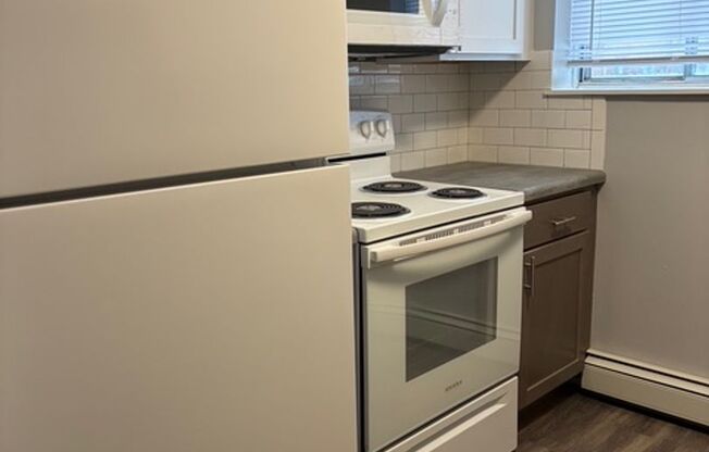 1 bed, 1 bath, 714 sqft, $1,025, Unit 304-102