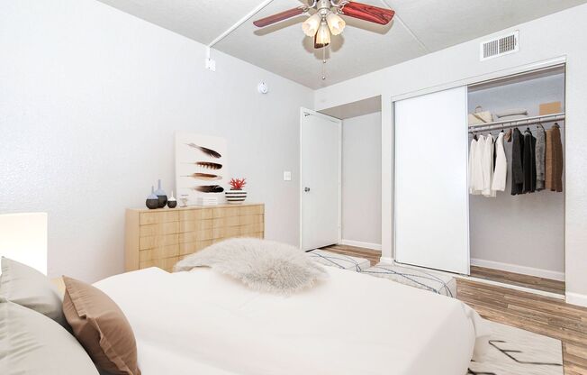 2 beds, 1 bath, 780 sqft, $1,275, Unit 1-236