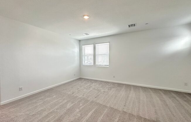 5 beds, 3 baths, $2,795