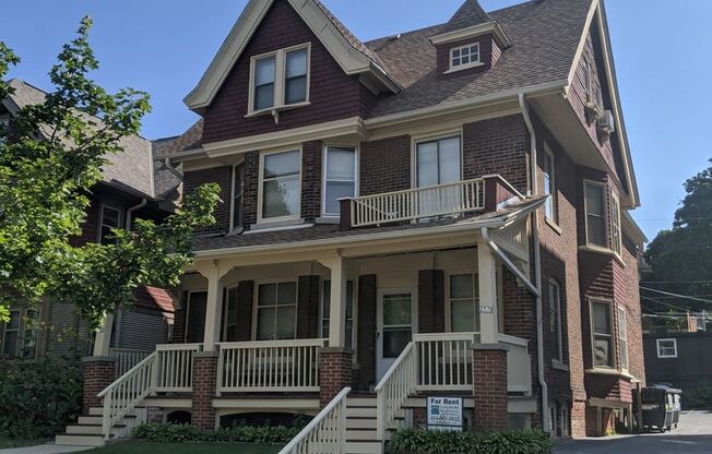 2570 N Murray