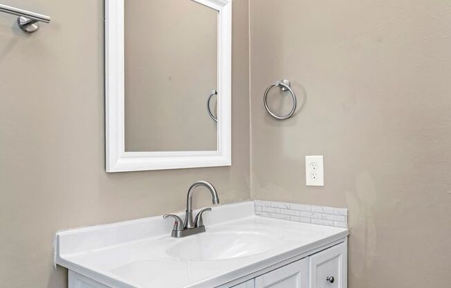 2 Bedroom Townhome located off Jefferson Hwy