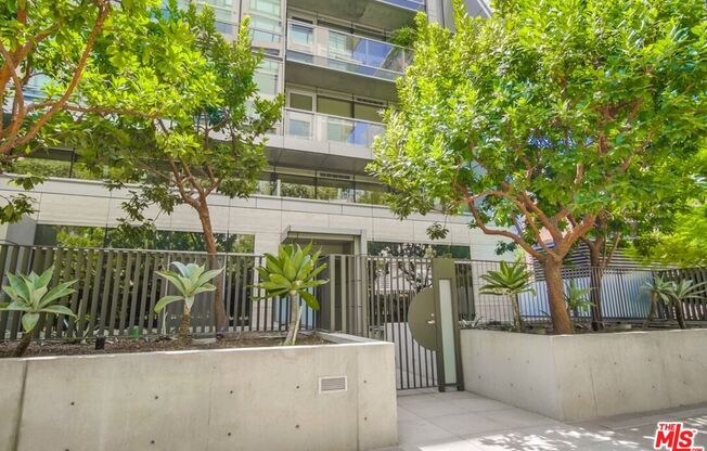3 beds, 3 baths, 2,968 sqft, $7,300, Unit 105