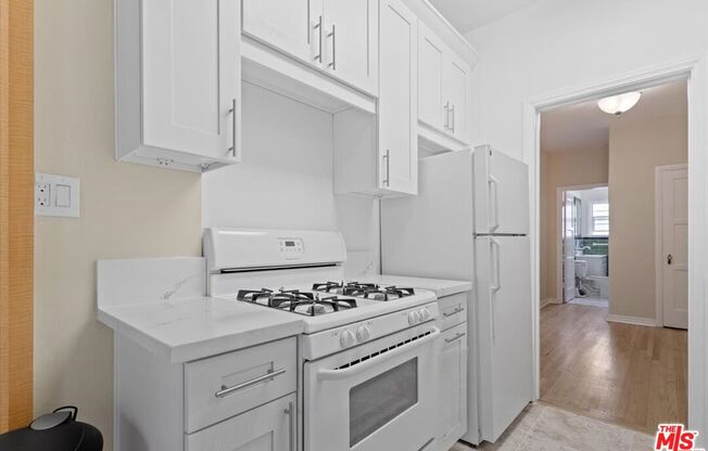 1 bed, 1 bath, 800 sqft, $2,590, Unit 4