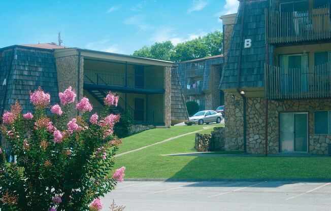 Hartford House Apartments
