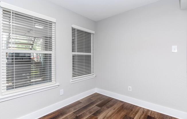 3 beds, 2 baths, 1,210 sqft, $1,729